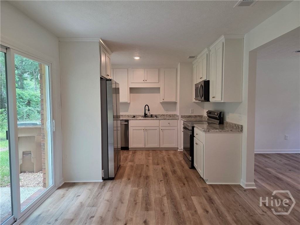 205 Whitehall Ave - Photo 3 of 23