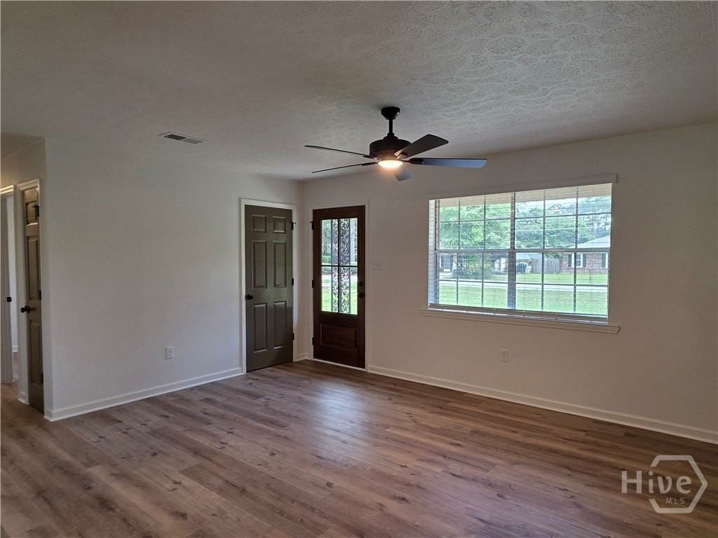 205 Whitehall Ave - Photo 4 of 23
