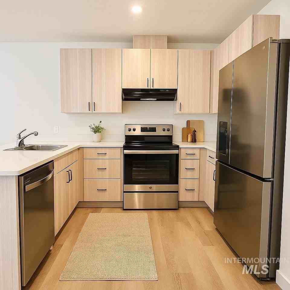 1303 S Nathan Ln - Photo 7 of 9