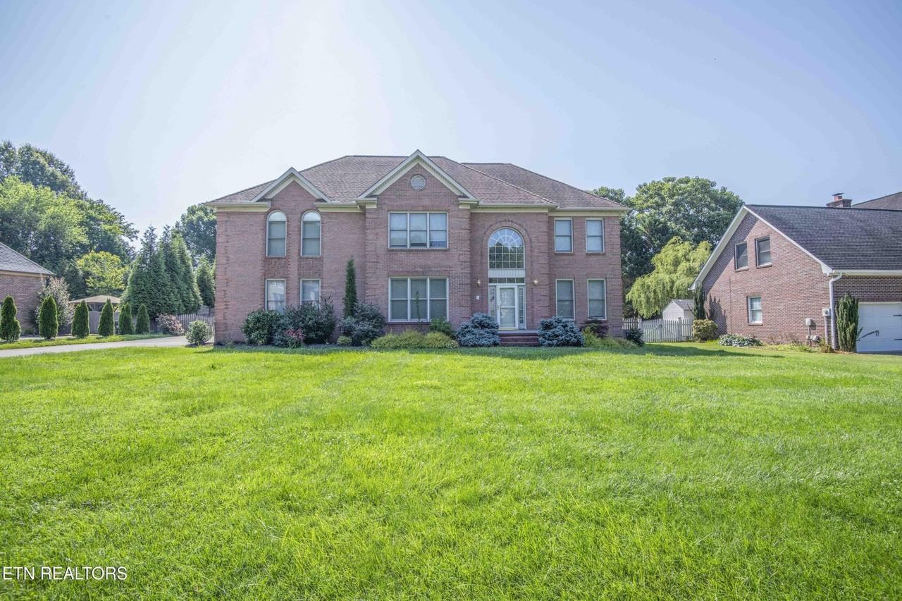 10710 Eagle Glen Dr - Photo 4 of 50