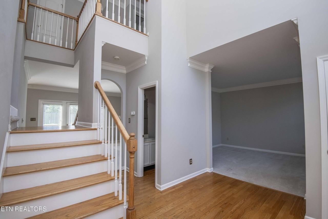 10710 Eagle Glen Dr - Photo 5 of 50