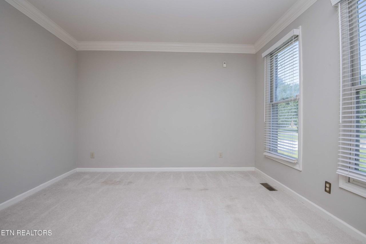 10710 Eagle Glen Dr - Photo 7 of 50