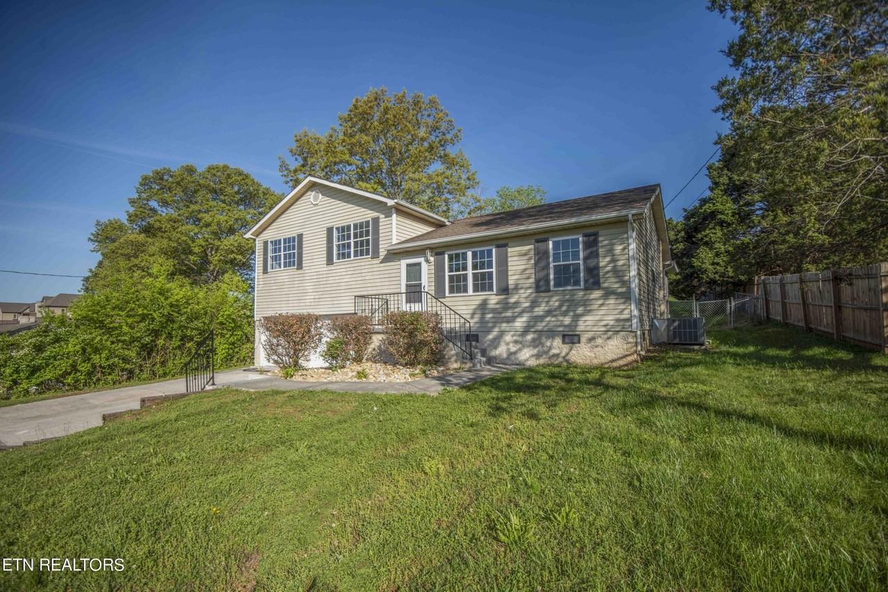 1109 E Emory Rd - Photo 4 of 42