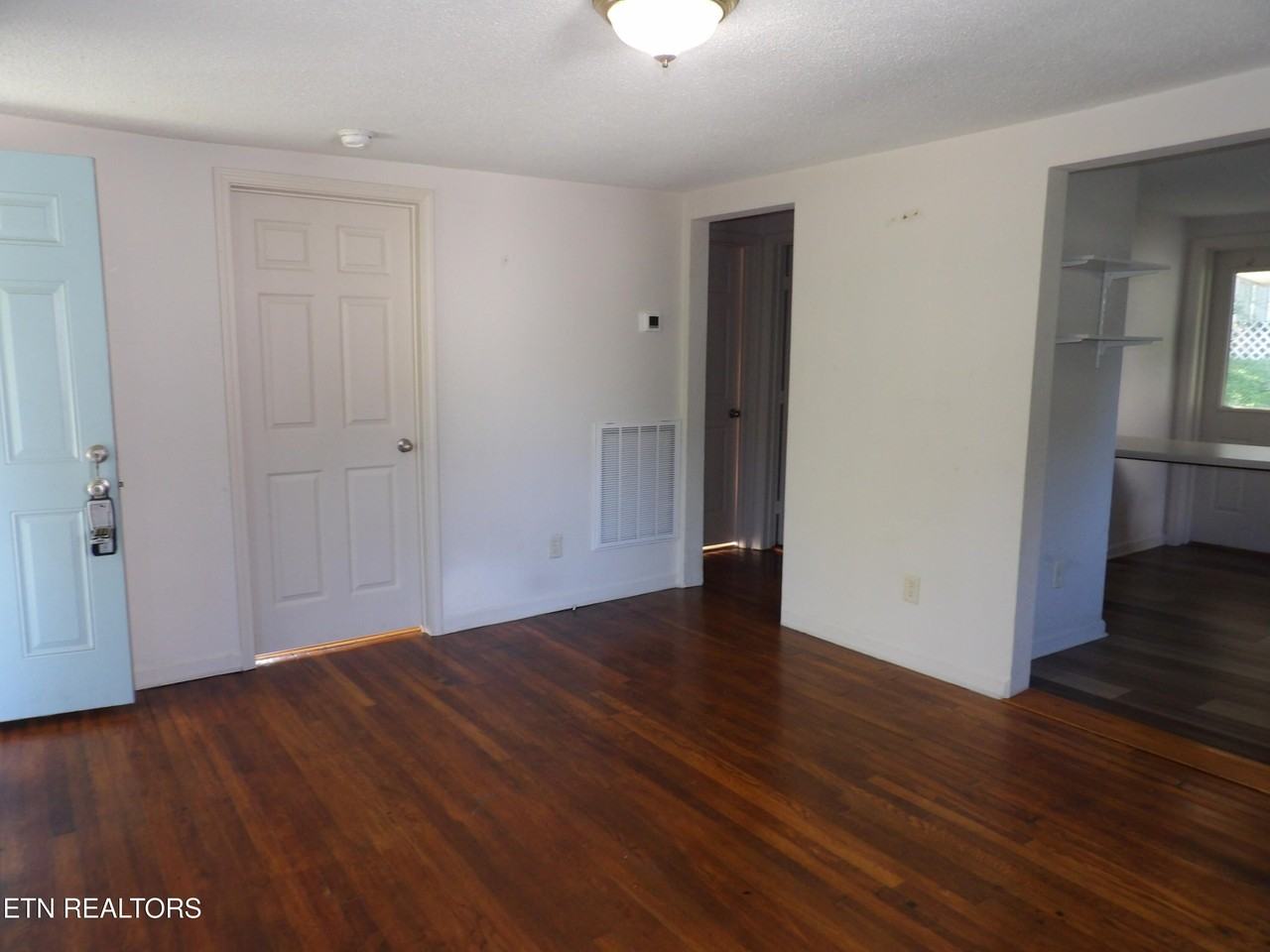 332 Cleveland St - Photo 4 of 18