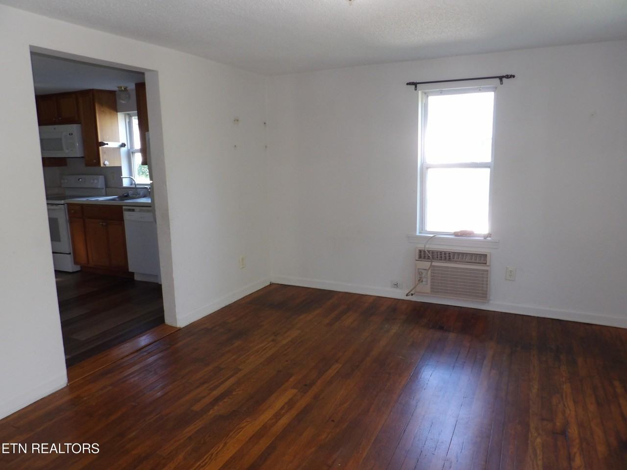 332 Cleveland St - Photo 5 of 18