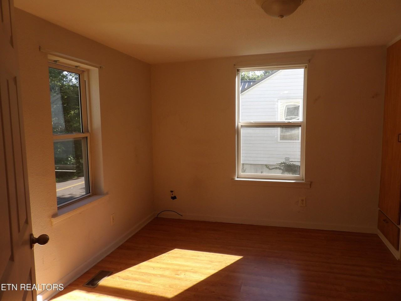 332 Cleveland St - Photo 7 of 18