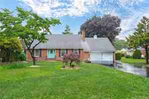 featured image of 285 Bridle Path Rd