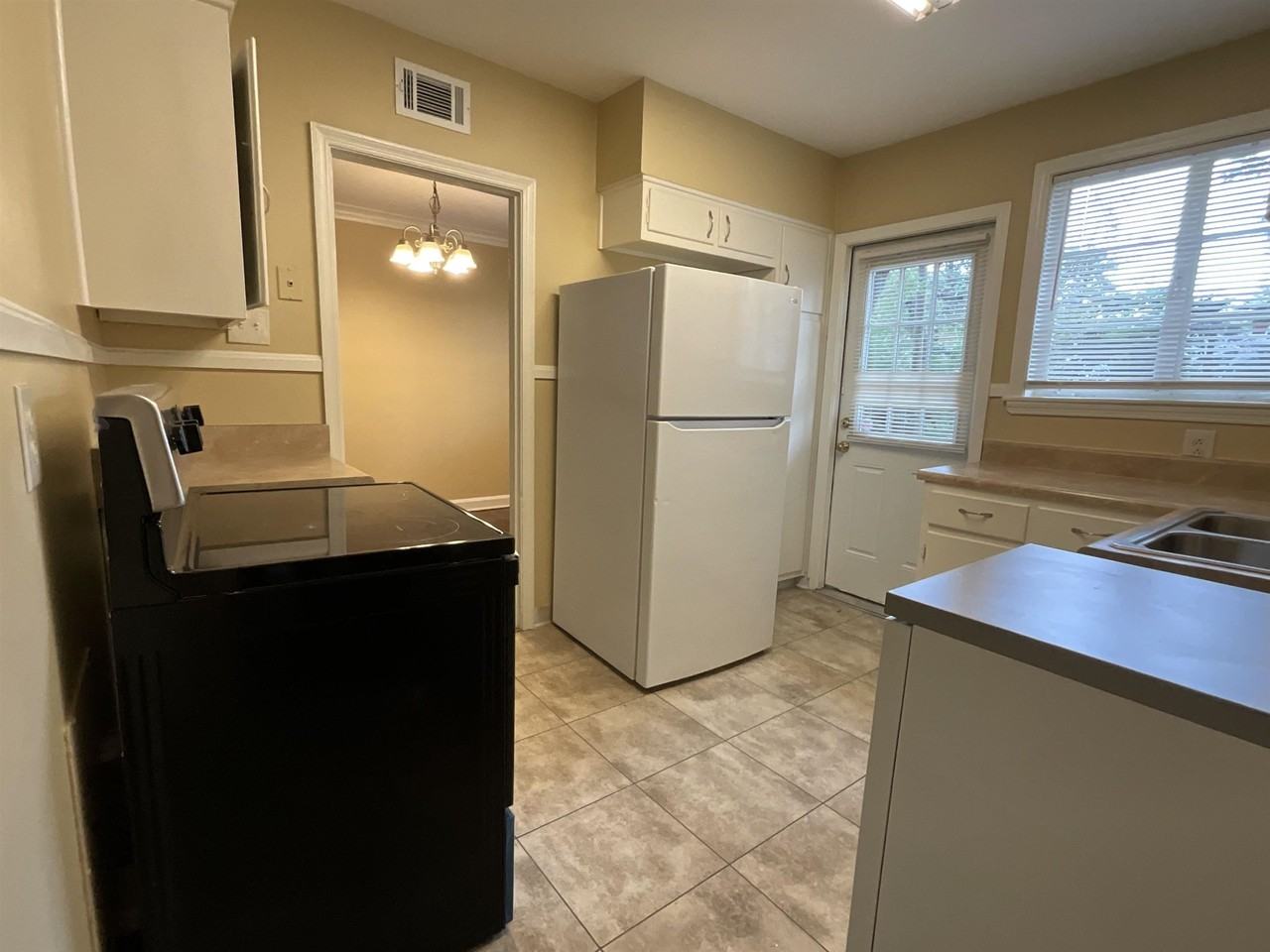 4980 Sequoia Ave - Photo 5 of 10