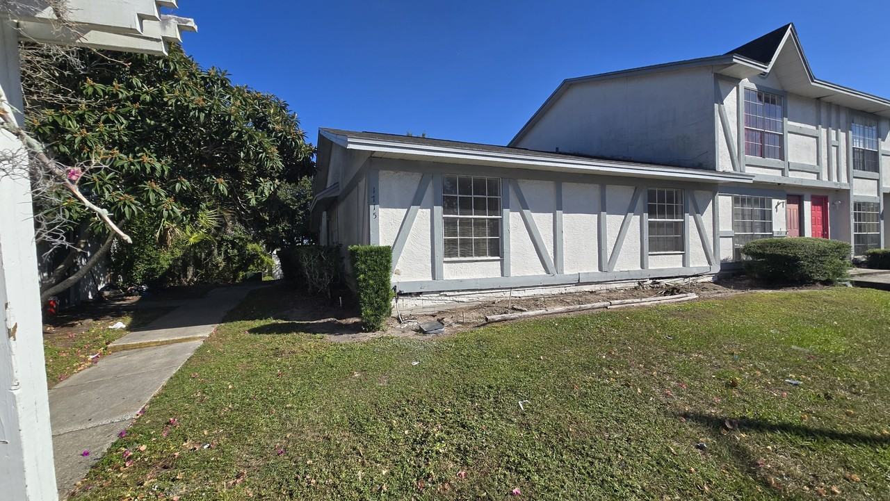 1715 Bentley Blvd #1 - Photo 3 of 27