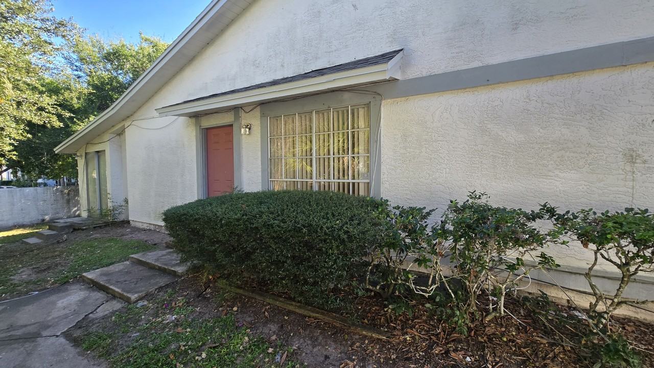 1715 Bentley Blvd #1 - Photo 4 of 27
