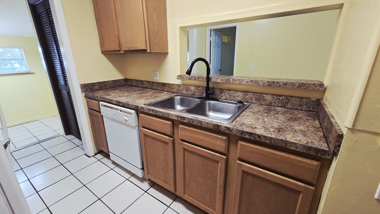 1715 Bentley Blvd #1 - Photo 7 of 27