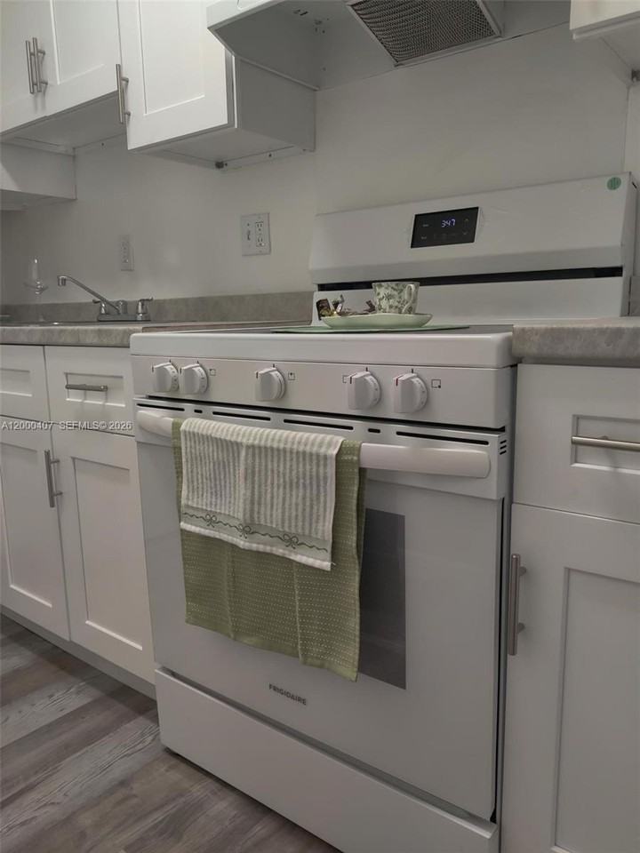 5930 Ne 18th Ave - Photo 2 of 8