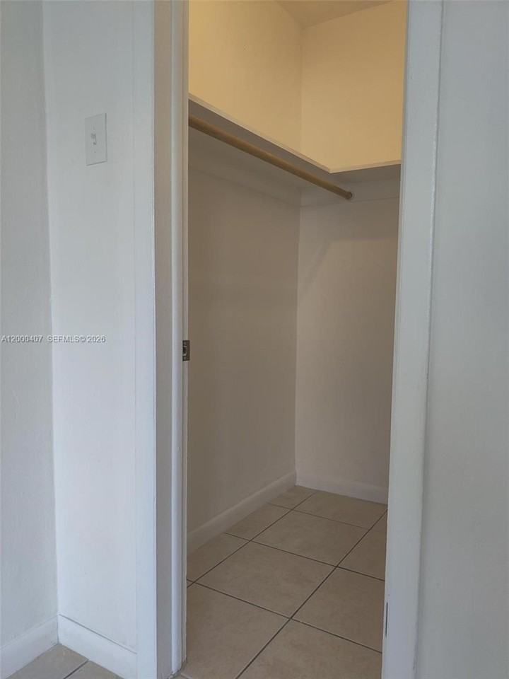 5930 Ne 18th Ave - Photo 4 of 8