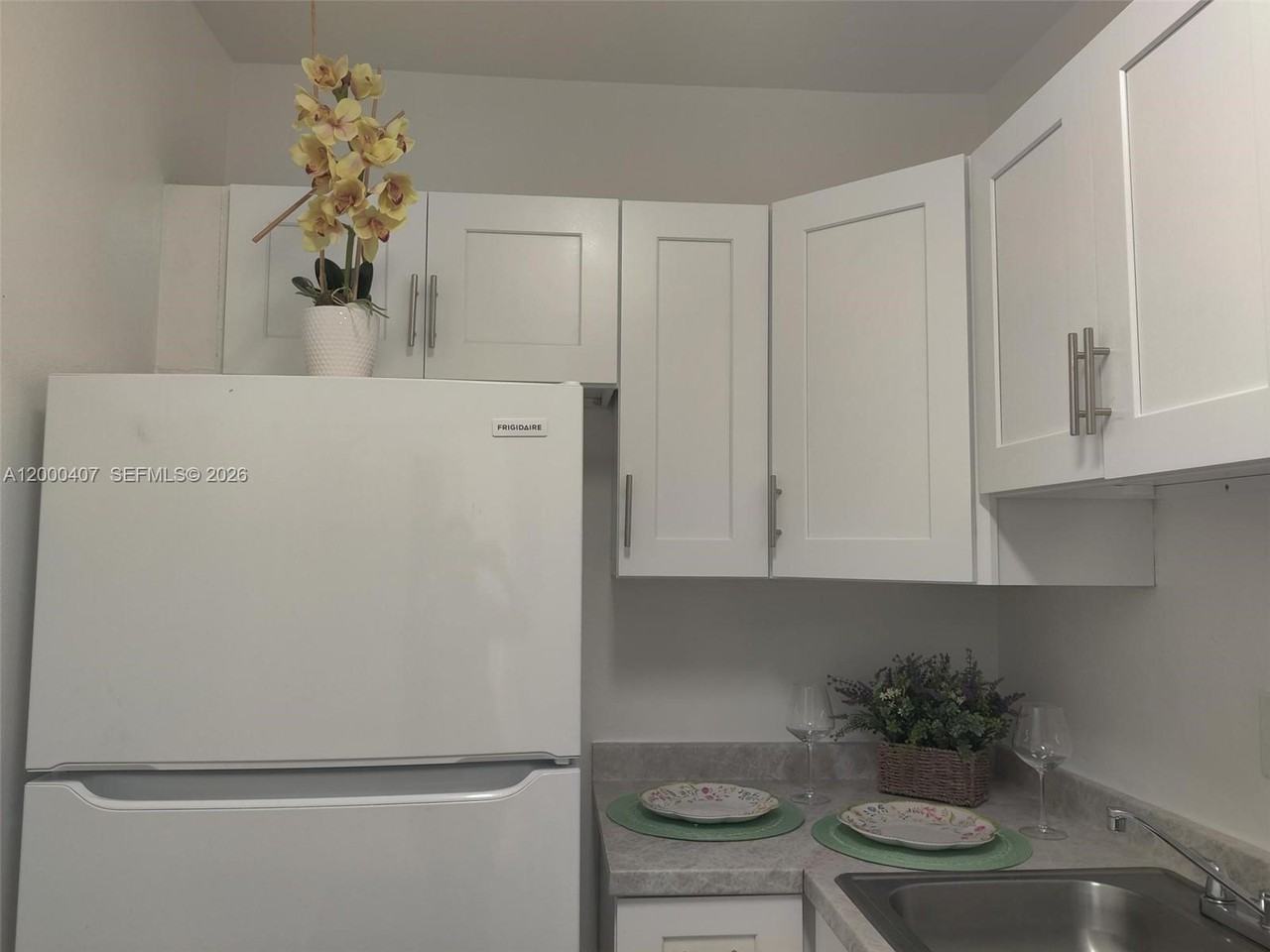 5930 Ne 18th Ave - Photo 5 of 8