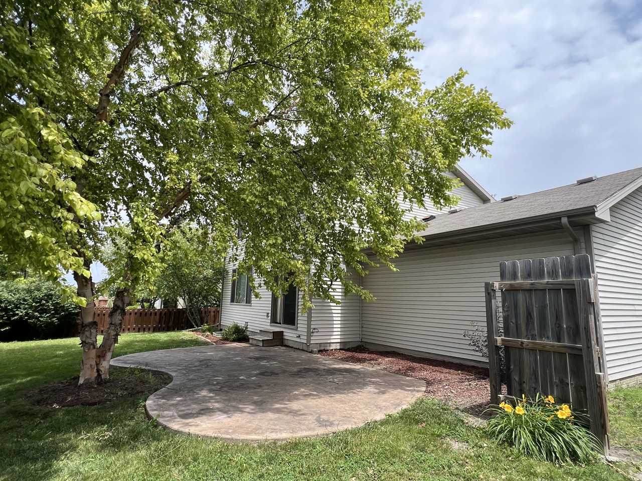 480 Se Waco Pl #1 - Photo 2 of 25
