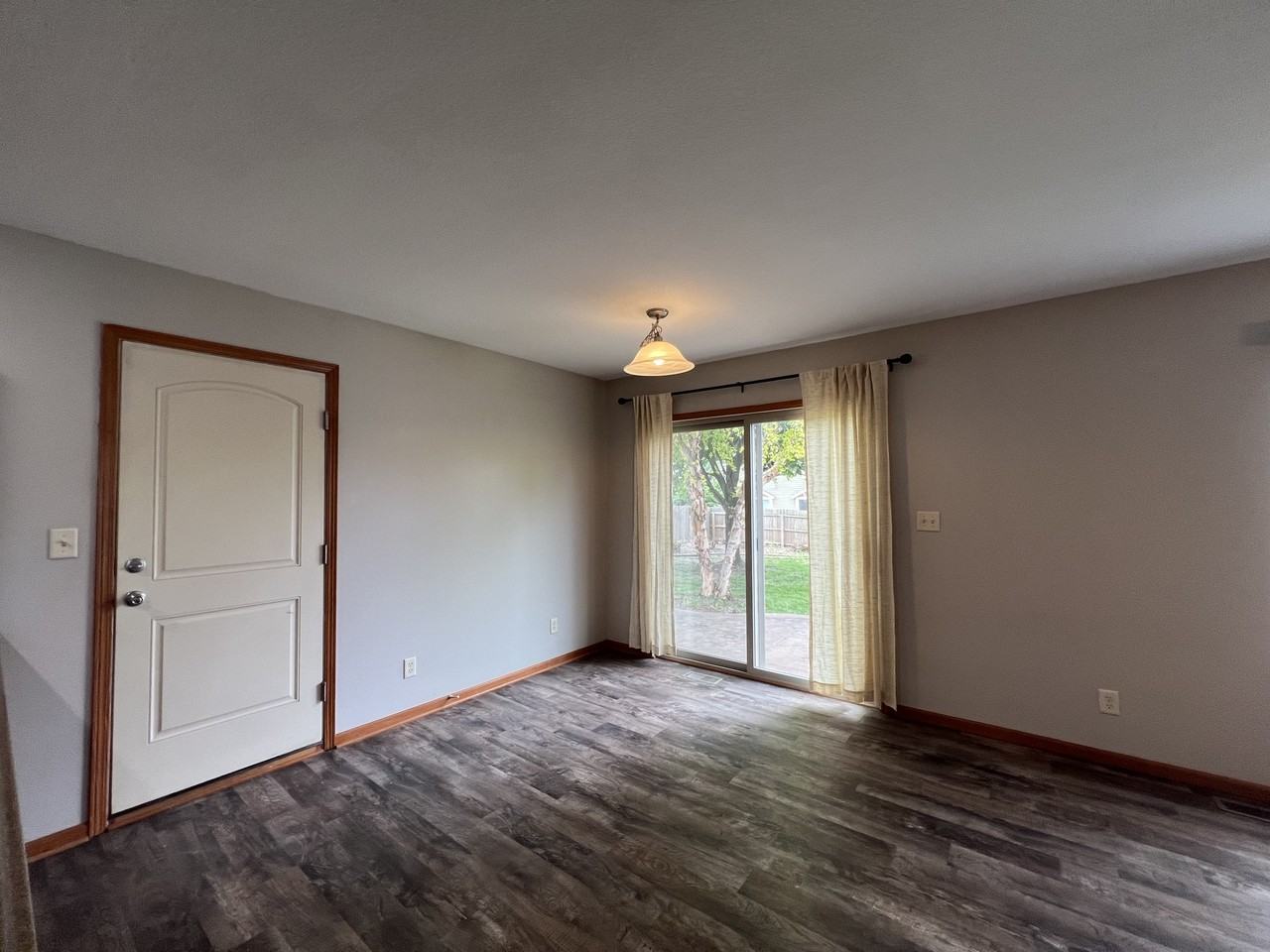 480 Se Waco Pl #1 - Photo 5 of 25
