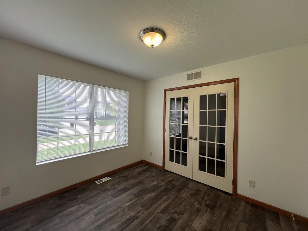 480 Se Waco Pl #1 - Photo 7 of 25