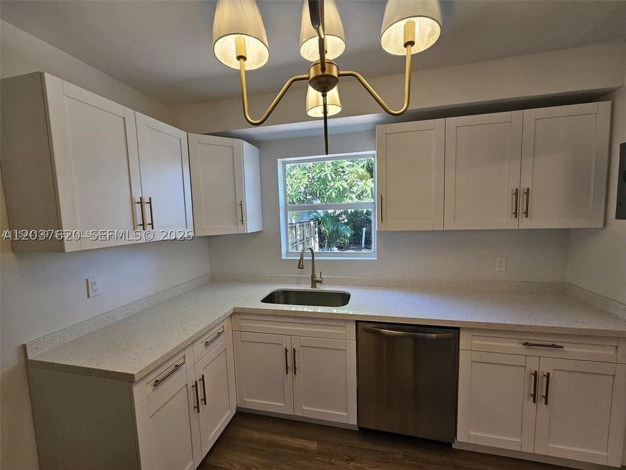 1915 Normandy Dr - Photo 6 of 16