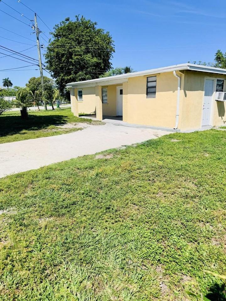 5755 Winfield Blvd - Photo 2 of 8