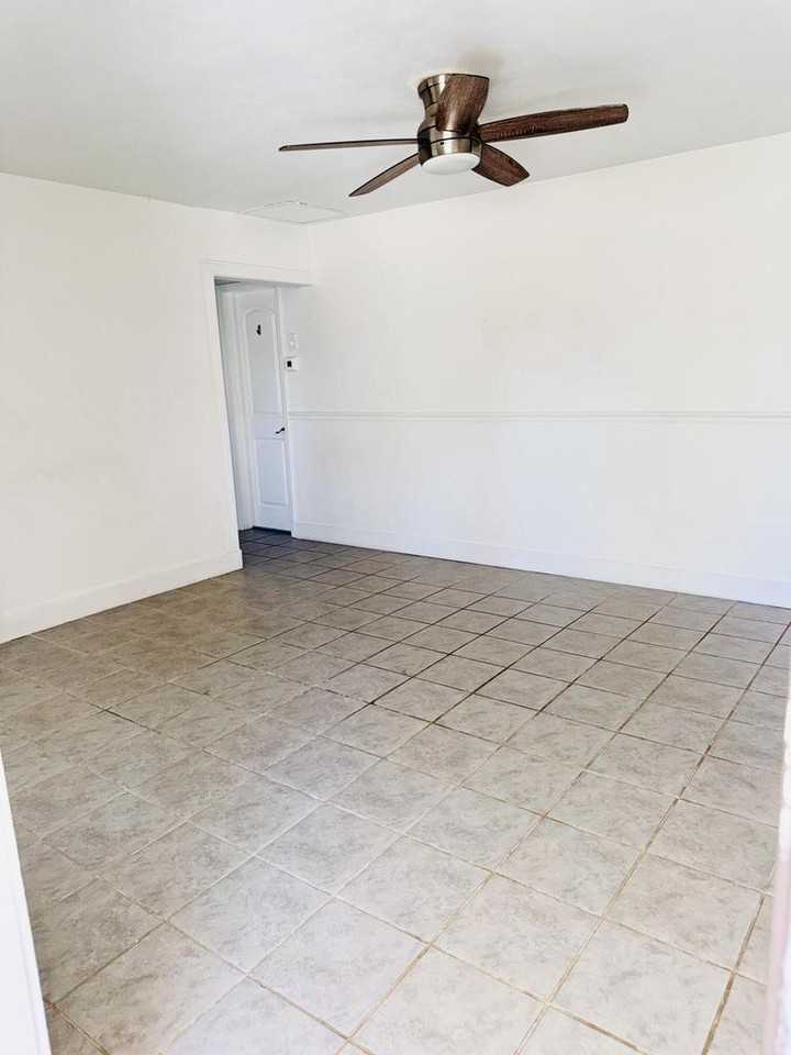 5755 Winfield Blvd - Photo 3 of 8