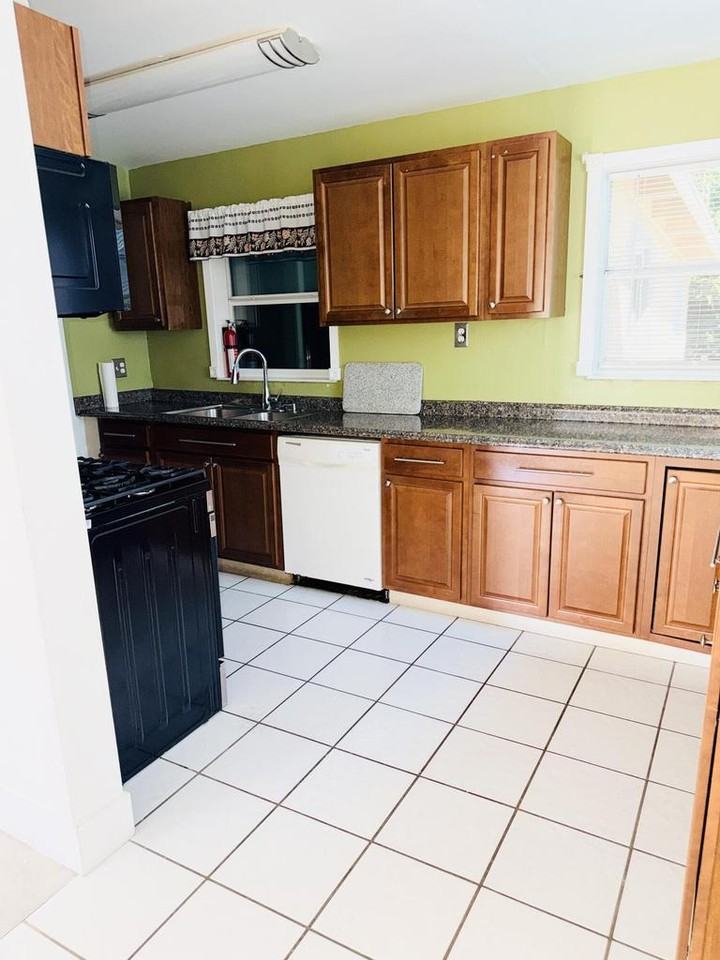 5755 Winfield Blvd - Photo 4 of 8
