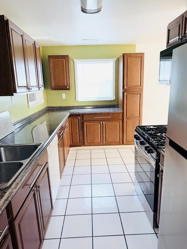 5755 Winfield Blvd - Photo 5 of 8