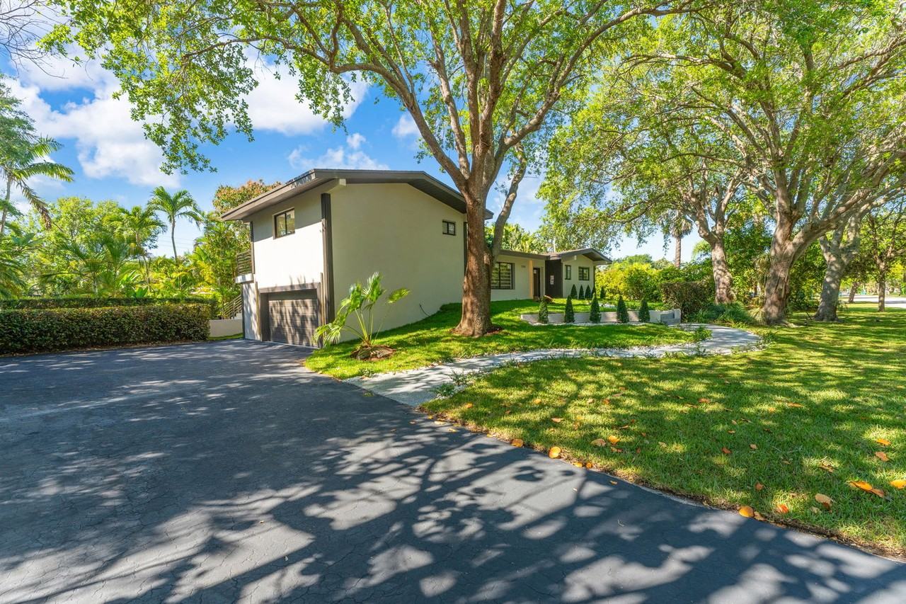 7920 Sw 132nd St - Photo 3 of 8