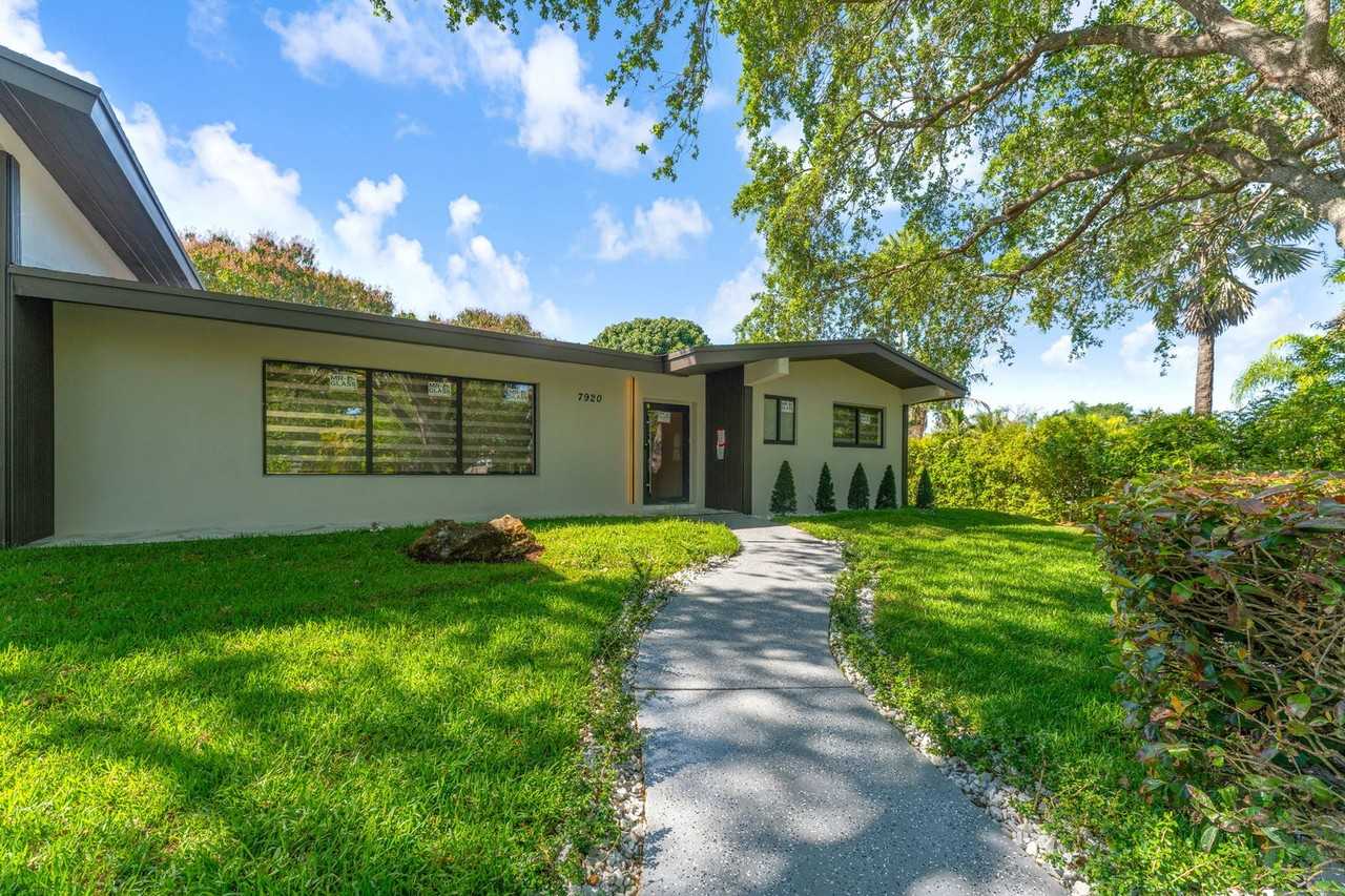 7920 Sw 132nd St - Photo 4 of 8