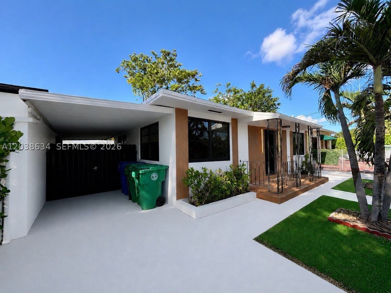 910 Sw 9th St - Photo 2 of 8