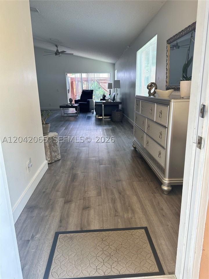 4025 Pine Ridge Ln - Photo 4 of 39