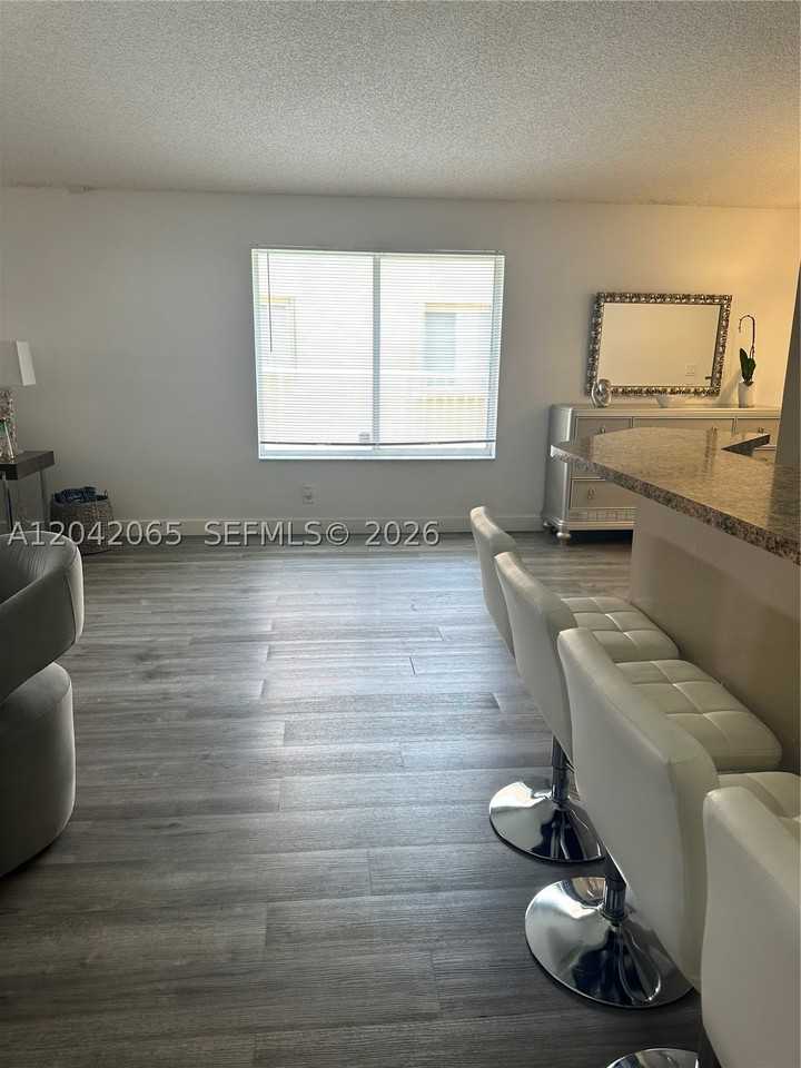 4025 Pine Ridge Ln - Photo 6 of 39