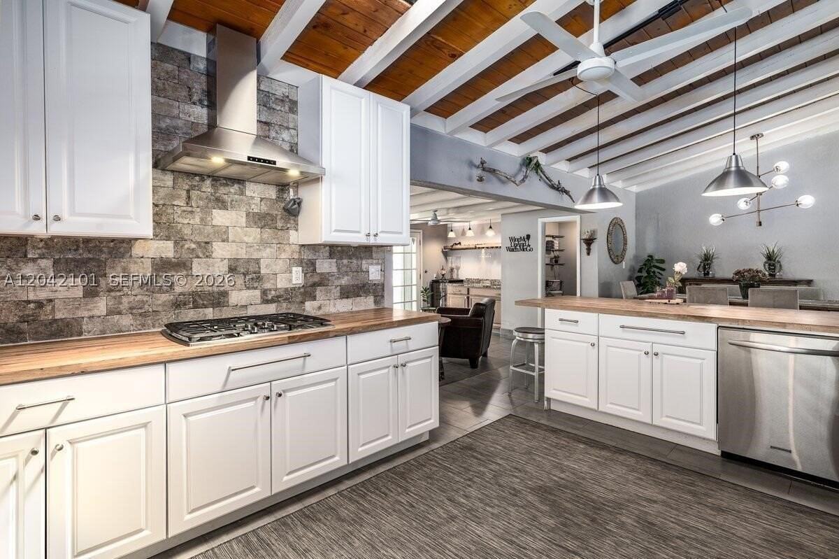 1521 Sw 5th Ct - Photo 4 of 37