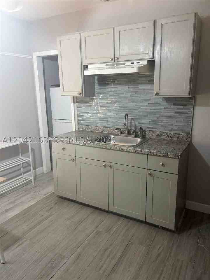 6837 Sw 39th Ter #2 - Photo 4 of 17