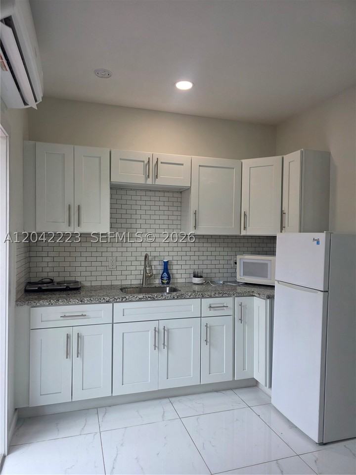1281 Redbird Ave - Photo 3 of 13