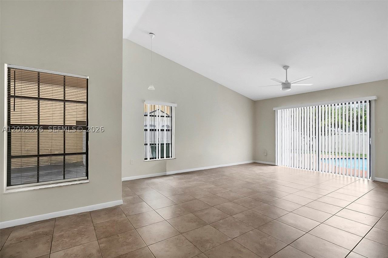 681 Thornridge Ave - Photo 3 of 37