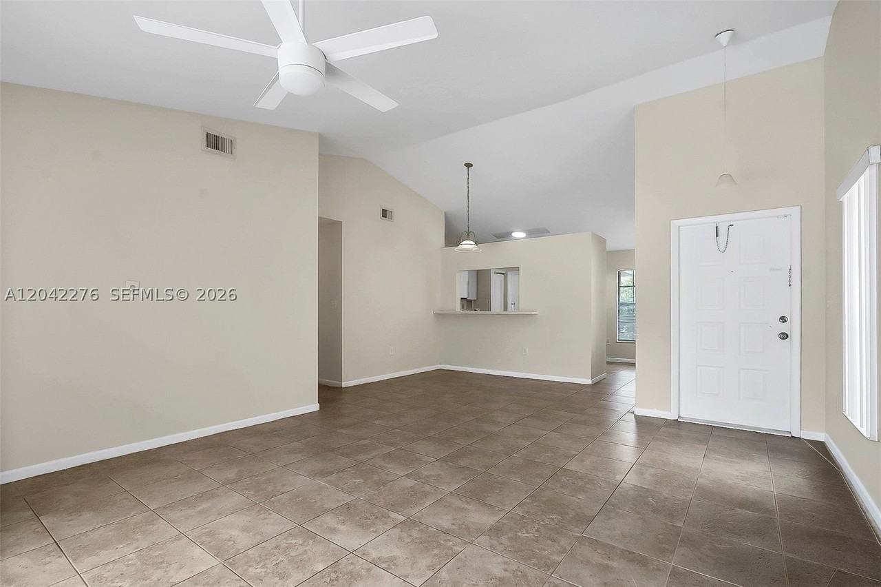 681 Thornridge Ave - Photo 6 of 37
