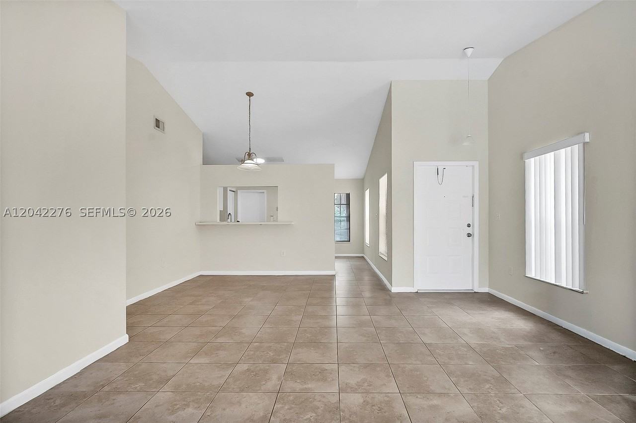 681 Thornridge Ave - Photo 7 of 37