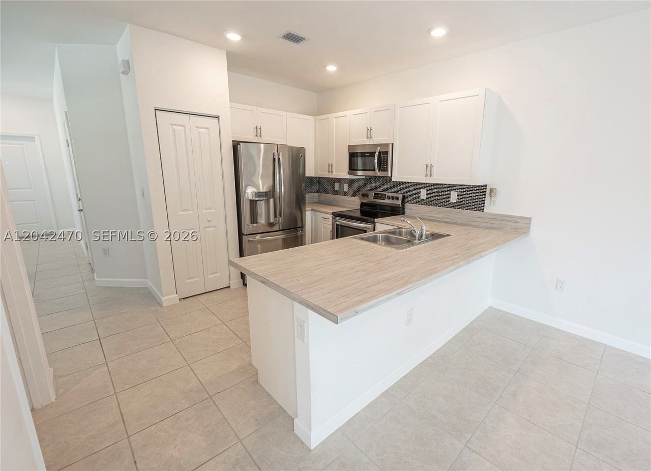 2630 Se 12th St - Photo 6 of 30