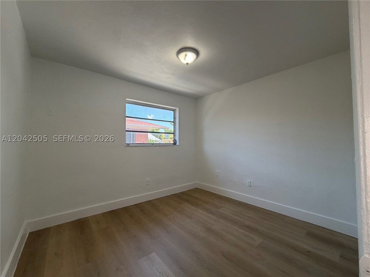 1021 Nw 5th St #6 - Photo 3 of 7