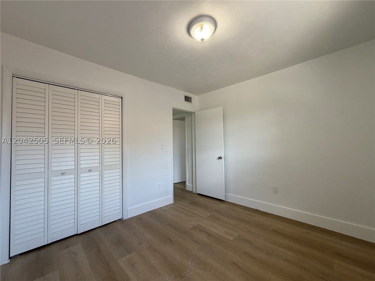 1021 Nw 5th St #6 - Photo 4 of 7