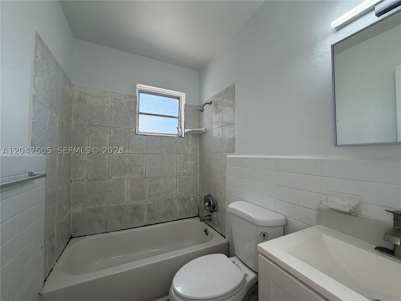 1021 Nw 5th St #6 - Photo 5 of 7