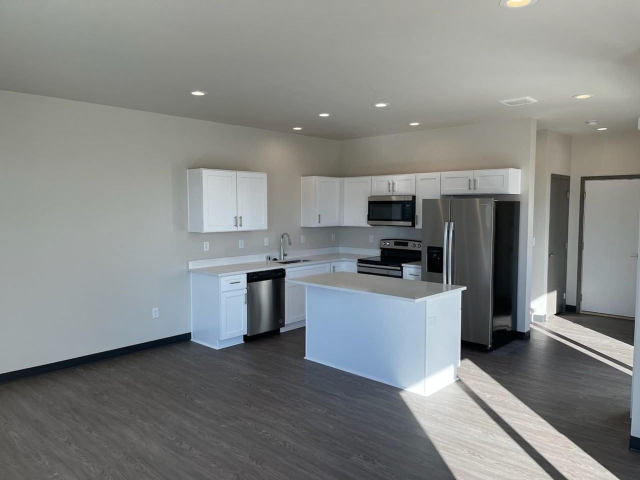 1005 Greenfield Dr - Photo 4 of 21
