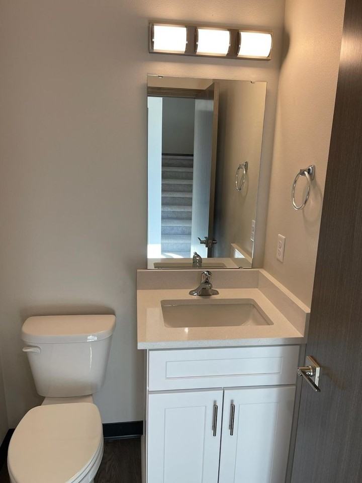 1005 Greenfield Dr - Photo 5 of 21