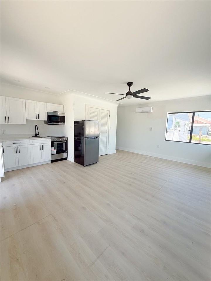 600 Corey Ave - Photo 3 of 4