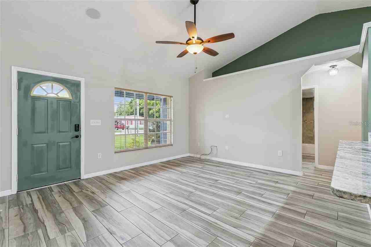 1711 Charleston Ln - Photo 5 of 35
