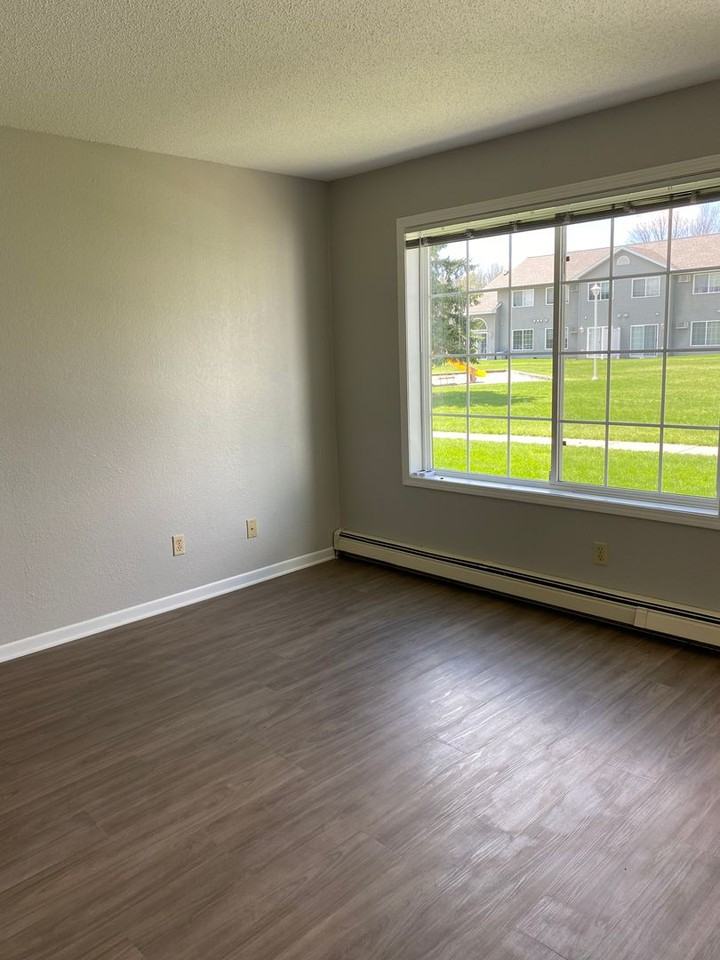 408 3rd Ave Se - Photo 2 of 4