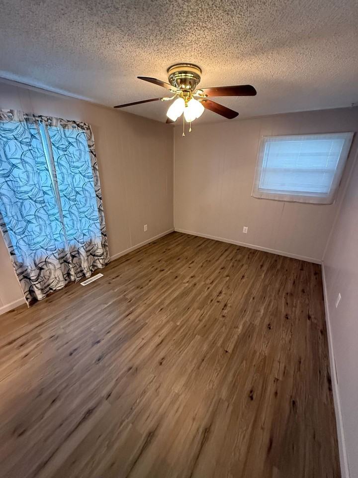 1404 Larsen Ln - Photo 3 of 16