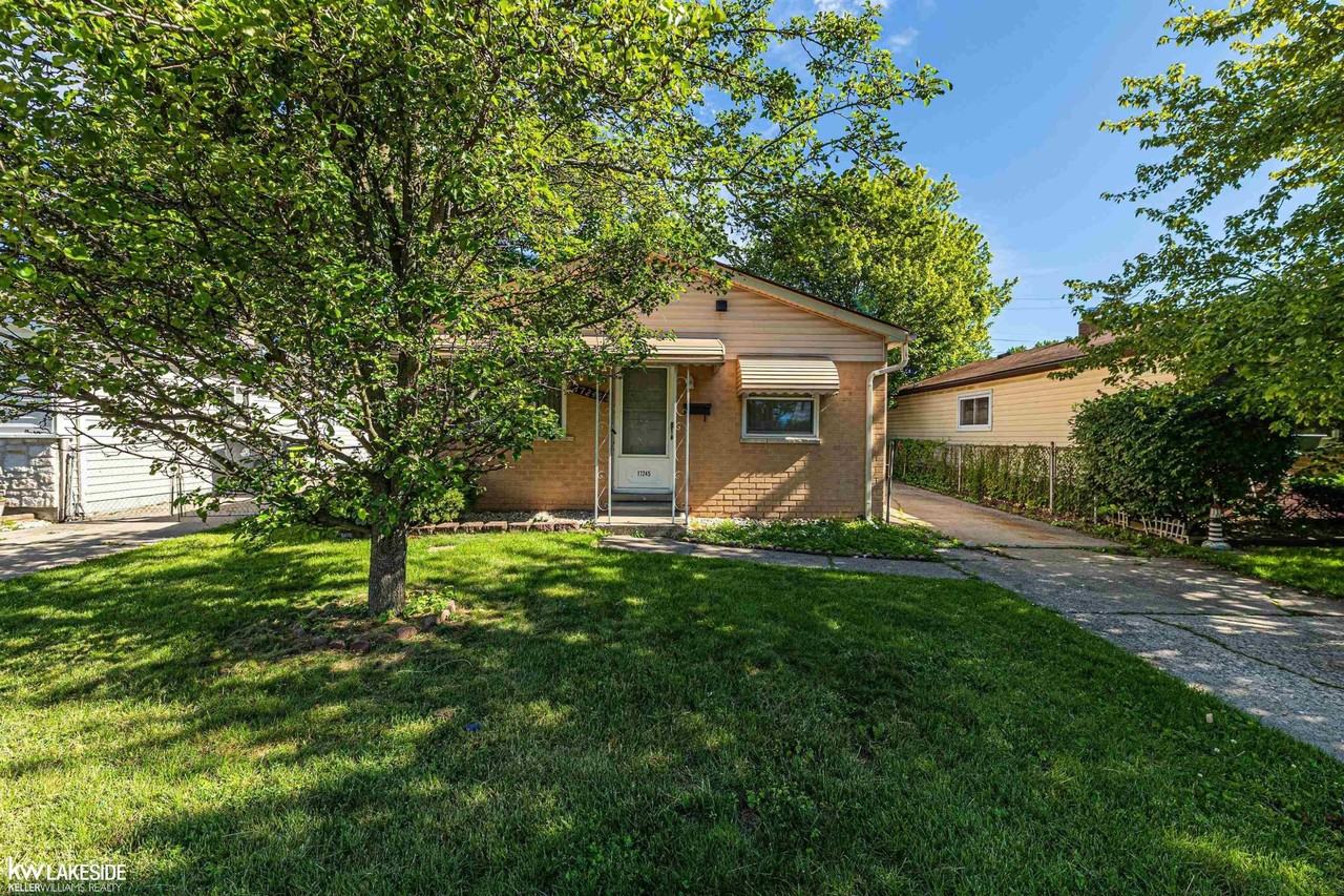 17245 Ivanhoe St - Photo 2 of 21