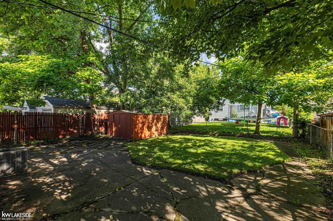 17245 Ivanhoe St - Photo 4 of 21