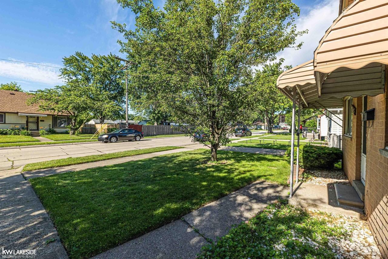 17245 Ivanhoe St - Photo 7 of 21